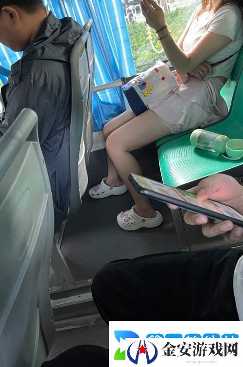 当我成为全班男生的公共汽车——那些难忘的瞬间青松资讯