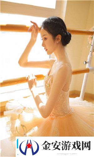 一面膜胸口一面吃下部位片段剧情设定讨论，网友：画面太过大胆出乎意料！