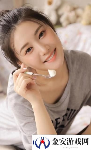 动漫女被 c 扒衣服做小电影虚拟人设幻灭风波